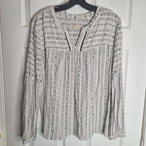 LOFT Women's Black and White Patterned Top Size Large